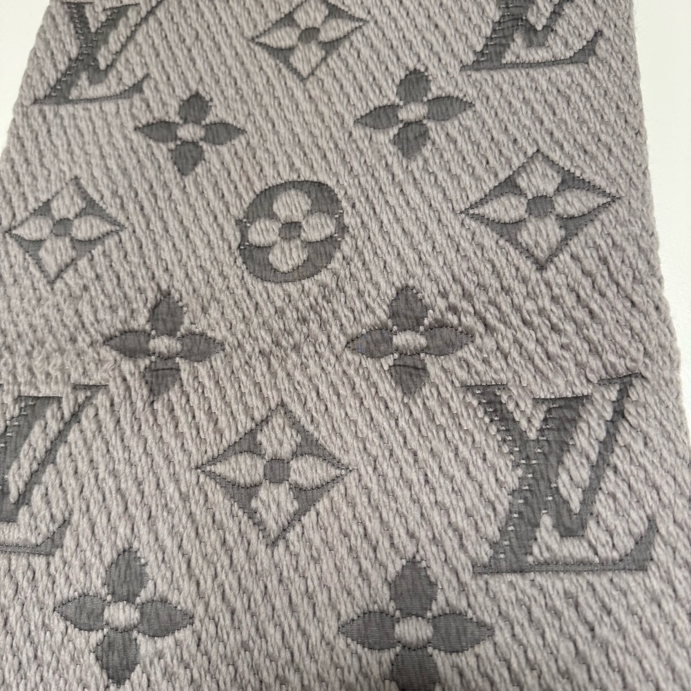 Louis Vuitton logo mania wool and silk scarf - Picture 2 of 3